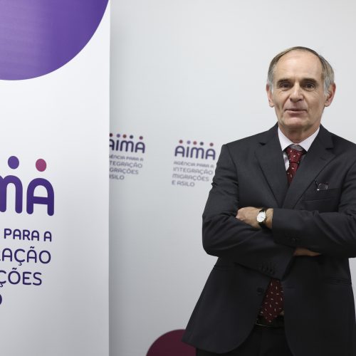 O processo de reagrupamento familiar na AIMA (Agência para a Integração, Migrações e Asilo) em Portugal é uma iniciativa importante para reunir famílias de imigrantes. Aqui está um guia completo sobre o assunto: